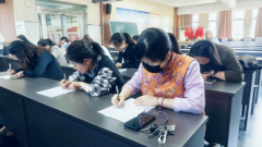 <b>学校对所丰年级的餐量供应取养分搭配均严酷施</b>